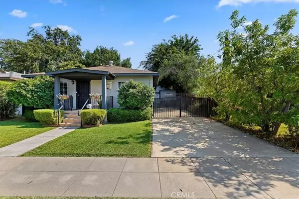 220 W Kendall ST, Corona, CA 92882