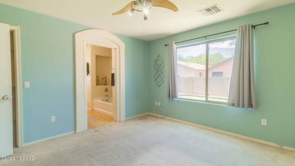 7240 S Millers Tale Drive, Tucson, AZ 85756