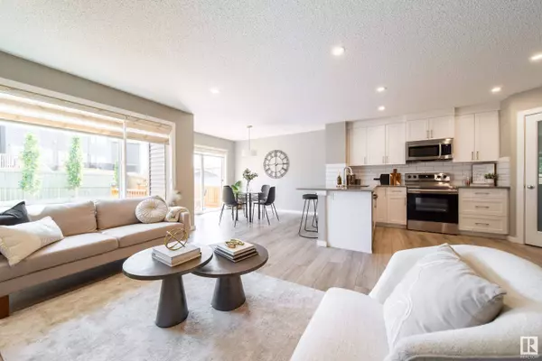 9113 PEAR DR SW, Edmonton, AB T6X 2N7