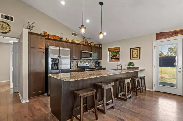 215 Rocky Point Road, Mount Vernon, TX 75457