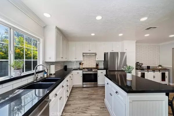 2072 Applegate DR, Corona, CA 92882