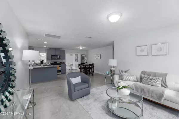 7869 JOLLIET DR, Jacksonville, FL 32217