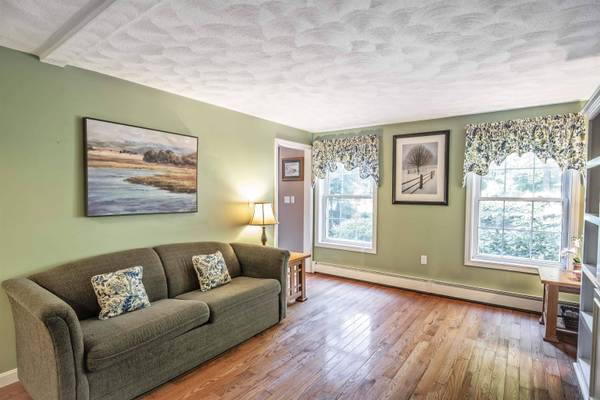 6 Emerald DR, Salem, NH 03079