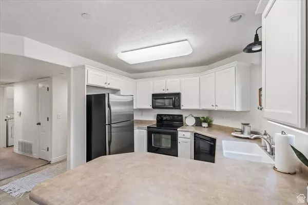 196 E SPENCER PEAK WAY WAY S #D1, Draper, UT 84020