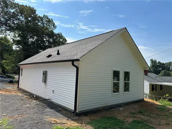 806 Pinecroft ST, High Point, NC 27260