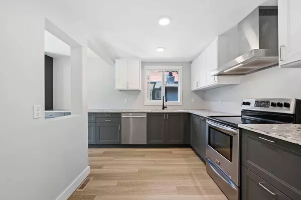 2217 23 ST SW, Calgary, AB T2T 5H6