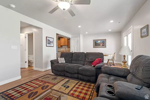 523 E CRAIG LN, Layton, UT 84041