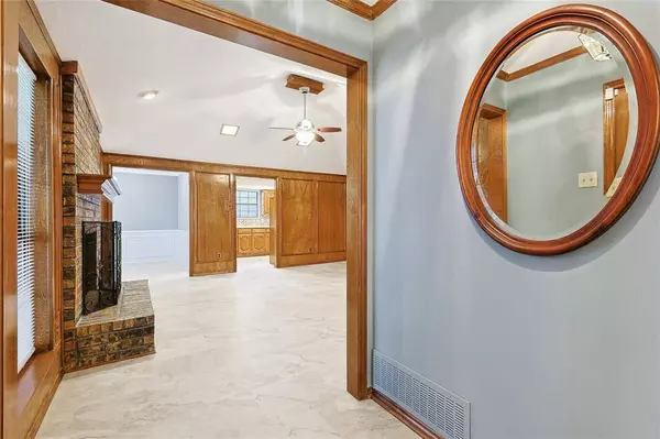 109 S Beltwoods Drive, Desoto, TX 75115