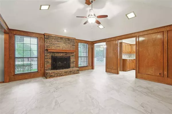 109 S Beltwoods Drive, Desoto, TX 75115