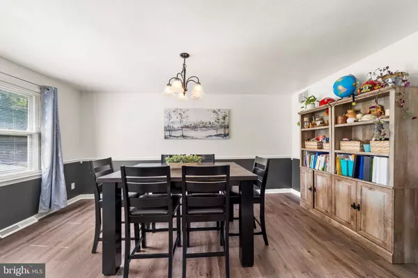 7 W DELAWARE TRL, Medford, NJ 08055