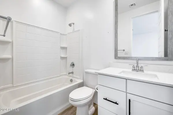 2216 E MEADOWVIEW Court, Gilbert, AZ 85298