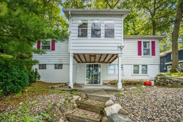 34119 Hillside Drive, Paw Paw, MI 49079