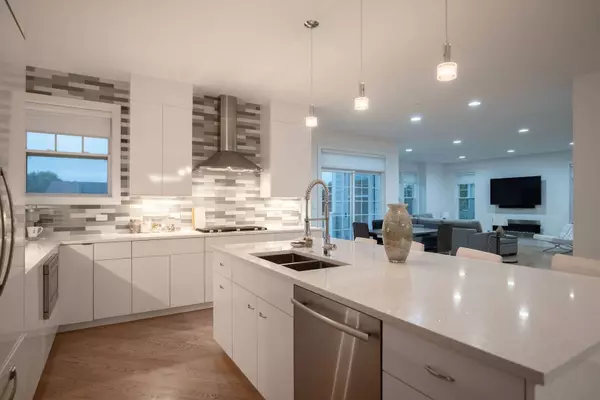 840 Timbers Edge LN, Northbrook, IL 60062