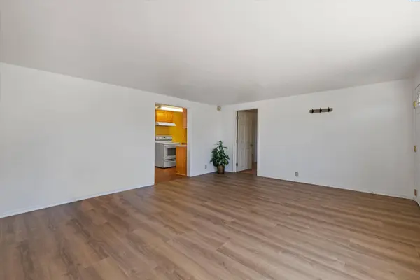 15 E 13th Ave, Kennewick, WA 99337