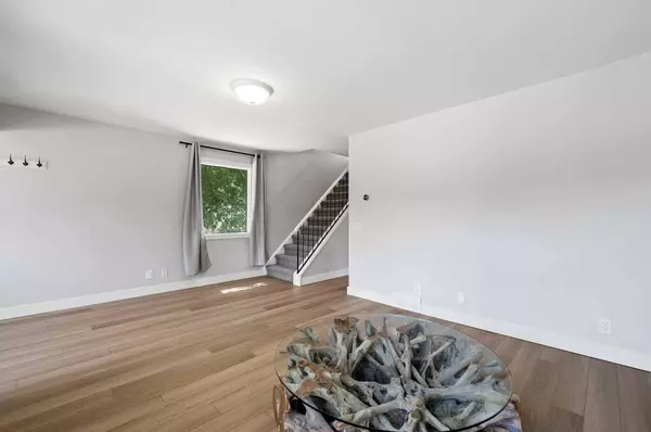 2217 23 ST SW, Calgary, AB T2T 5H6