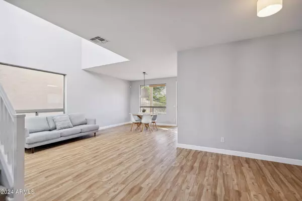 16832 S BLUE Court, Phoenix, AZ 85048