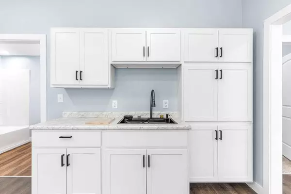 40 Cottage ST, Lewiston, ME 04240