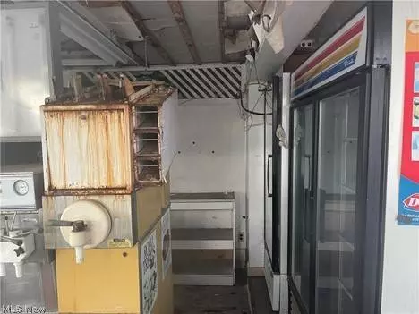 2107 Youngstown RD SE, Warren, OH 44484