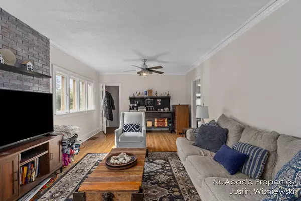 1130 Myrtle NW Street, Grand Rapids, MI 49504