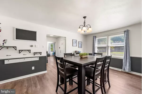 7 W DELAWARE TRL, Medford, NJ 08055