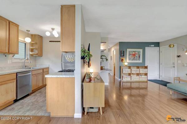 2206 W 46th AVE, Anchorage, AK 99517