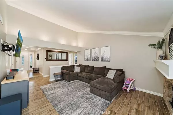 2072 Applegate DR, Corona, CA 92882