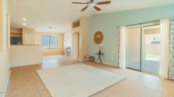 7240 S Millers Tale Drive, Tucson, AZ 85756