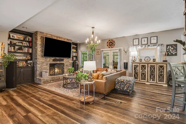 116 Holcombe Cove RD, Candler, NC 28715