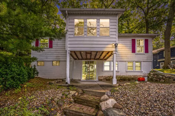 34119 Hillside Drive, Paw Paw, MI 49079