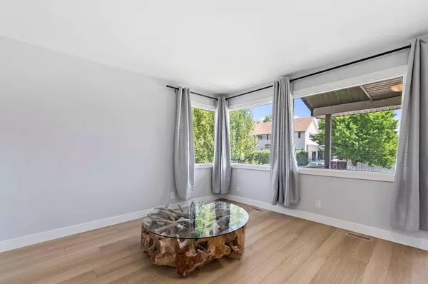 2217 23 ST SW, Calgary, AB T2T 5H6