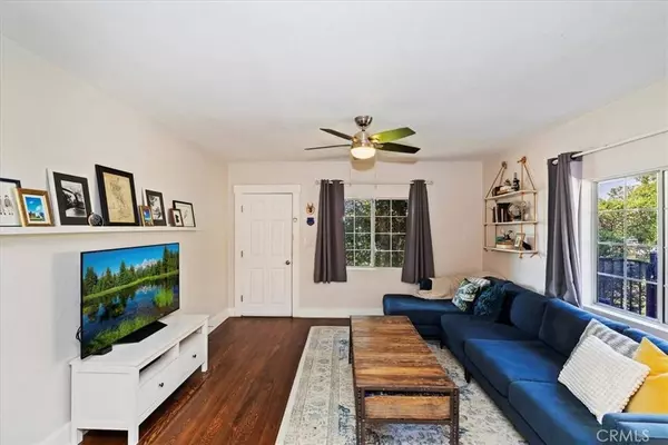 220 W Kendall ST, Corona, CA 92882