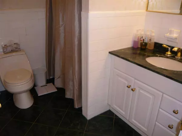 32 Strawberry Hill Rd, Branchburg Twp., NJ 08876