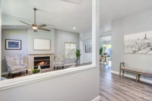 555 Countryside DR, Vacaville, CA 95687