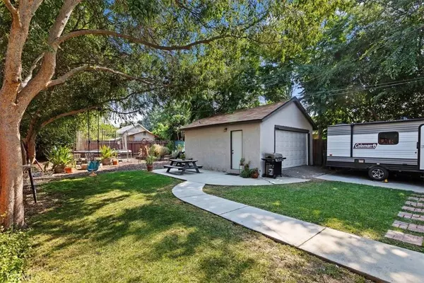 220 W Kendall ST, Corona, CA 92882