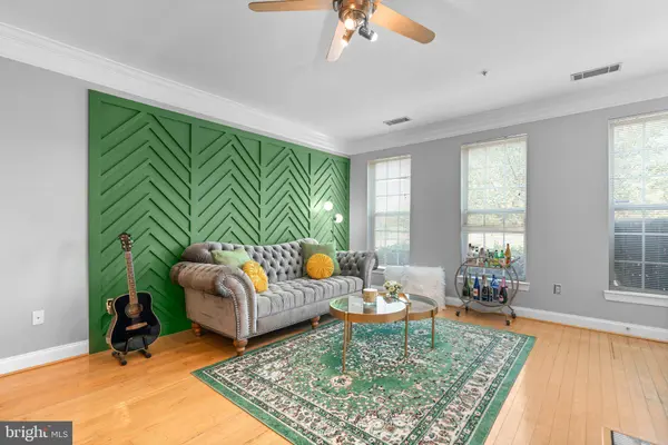 584 ORCHARD RIDGE DR #100, Gaithersburg, MD 20878