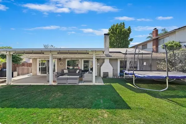 2072 Applegate DR, Corona, CA 92882