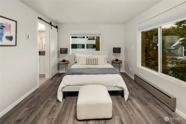 1729 18th AVE #302, Seattle, WA 98122