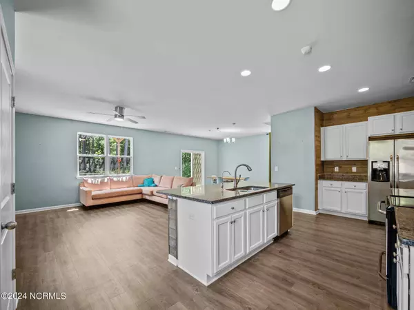 115 Old Dock Landing RD, Sneads Ferry, NC 28460