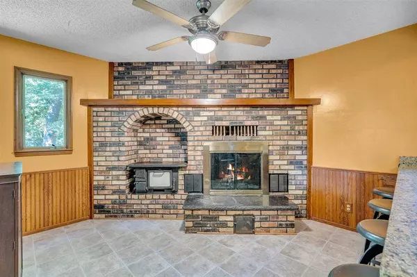 801 Country Club Dr, Lisbon, IA 52253