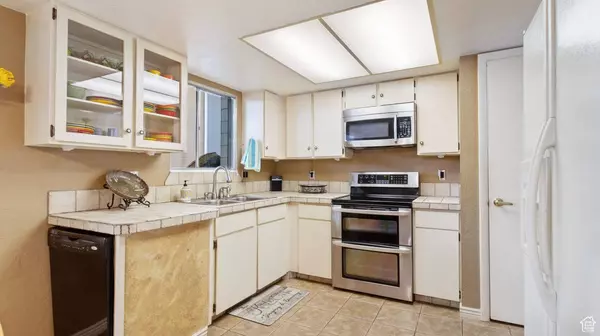 1262 W DALLAS ST, Syracuse, UT 84075