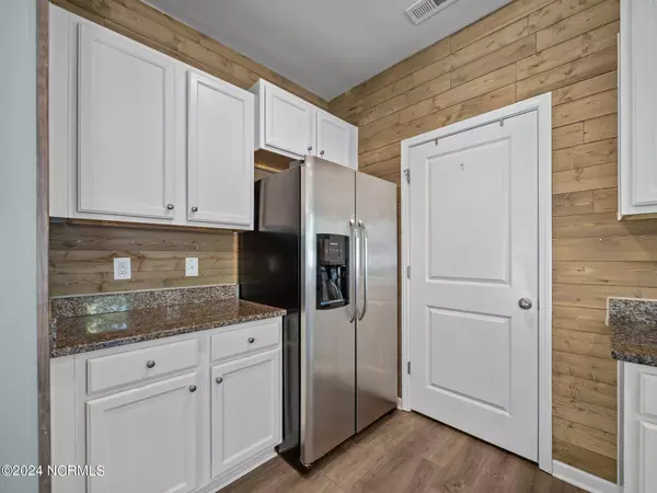 115 Old Dock Landing RD, Sneads Ferry, NC 28460