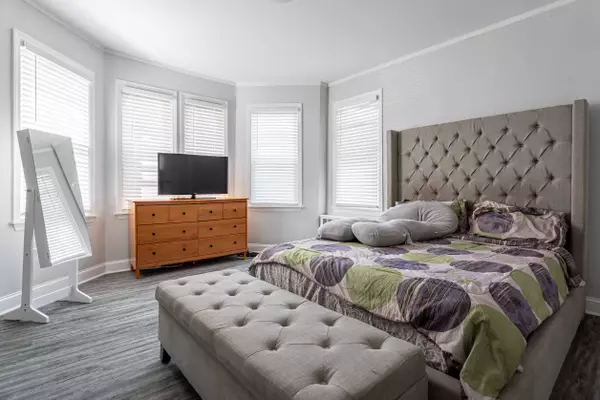 242 S 9th Ave, Mt Vernon, NY 10550-3708