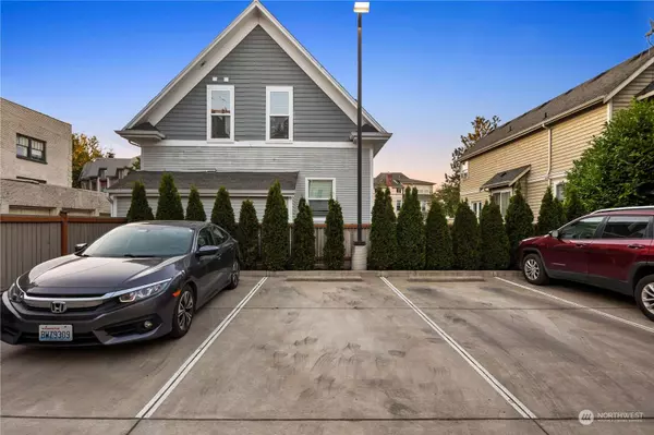 1729 18th AVE #302, Seattle, WA 98122