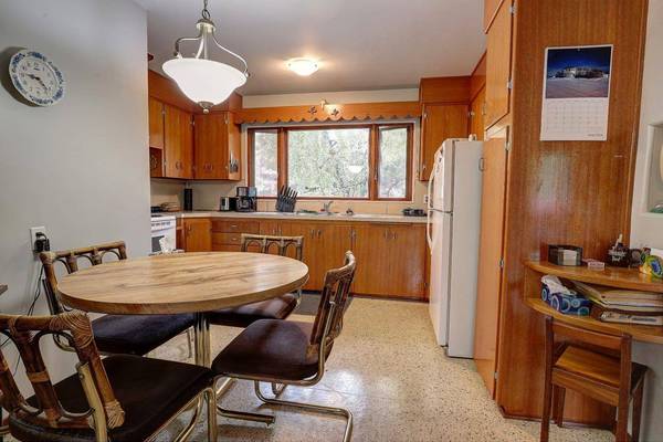 47 Cromwell AVE NW, Calgary, AB T2L0M6