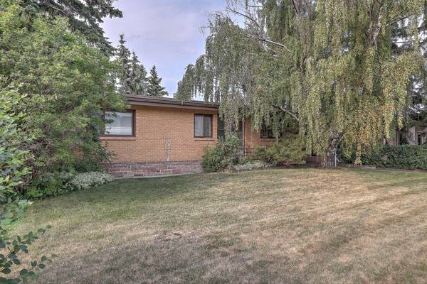 47 Cromwell AVE NW, Calgary, AB T2L0M6