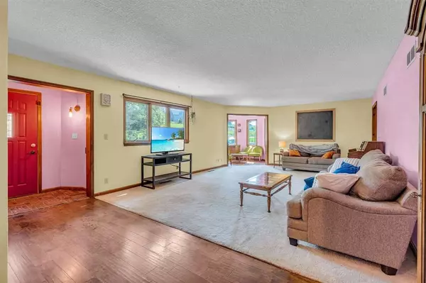 801 Country Club Dr, Lisbon, IA 52253