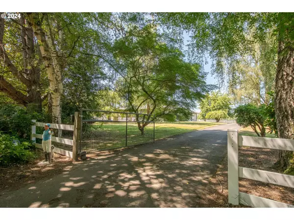 3527 PLEASANT HILL RD, Kelso, WA 98626