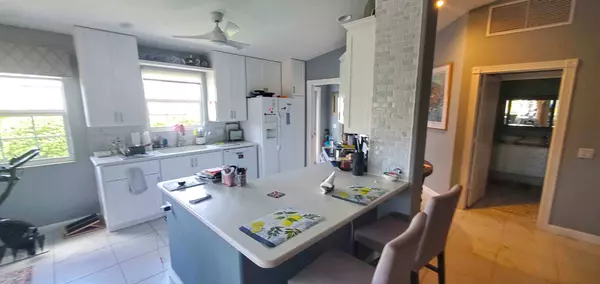 Camminare Dr, Sarasota, FL 34238