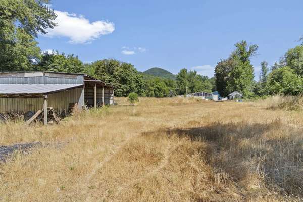 1056 Creek RD, Azalea, OR 97410