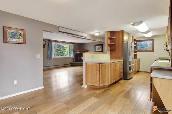 9361 Strutz DR, Anchorage, AK 99507